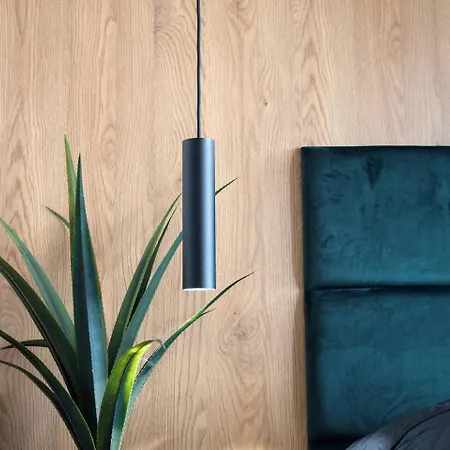 아파트 M&m Living In *